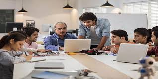 Project Manager Role and Responsibilities (প্রজেক্ট ম্যানেজারের ভূমিকা এবং দায়িত্ব)